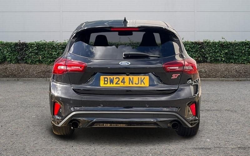 Used Ford Focus ST 280 HP (205 kW) 2024 Black Hatchback
