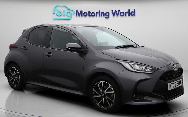 Used 2025 Toyota Yaris Hybrid Design Hatchback | £16,445 (Super price) - Image 1/4