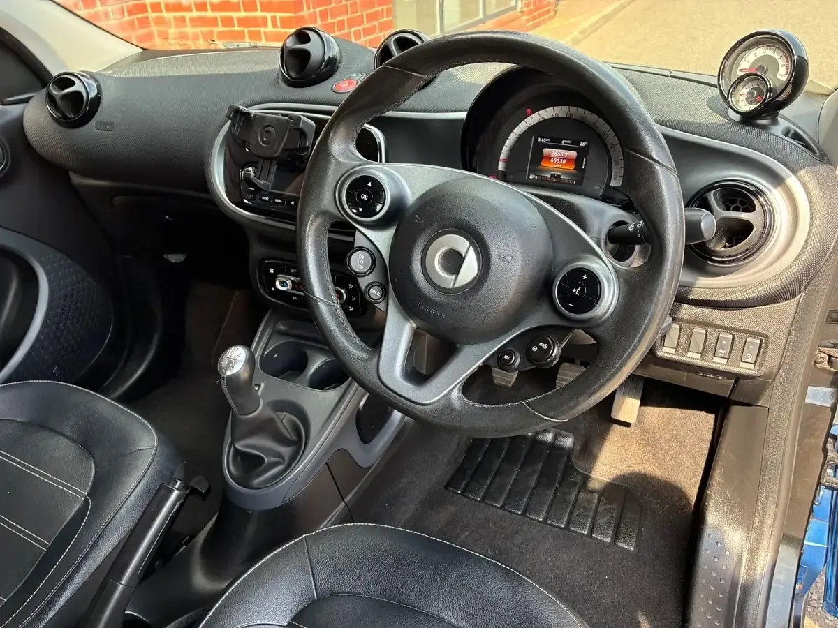 Used Smart ForFour Prime 71 HP (52 kW) 2016 Blue Hatchback