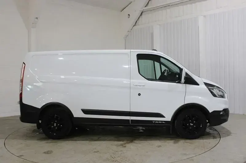 Used Ford Transit Custom 170 HP (125 kW) 2022 White Van