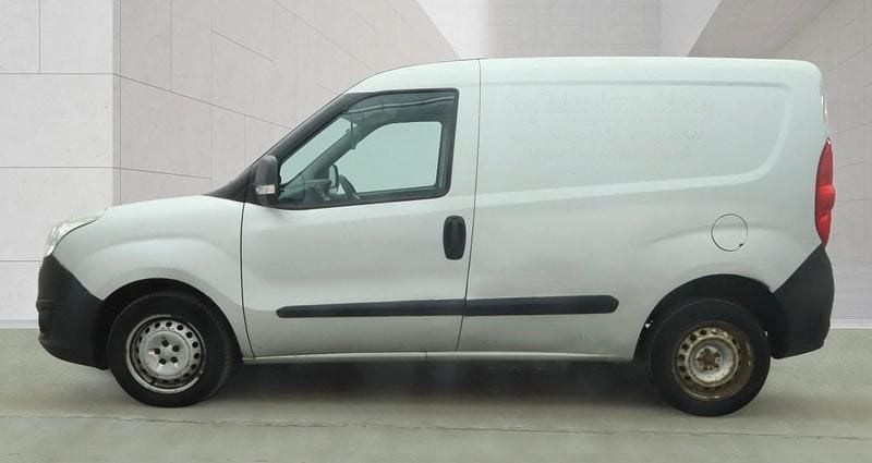 Używany Vauxhall Combo 2016 Srebrny Minivan