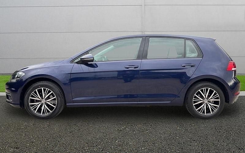 Used VW Golf VII SE 125 HP (91 kW) 2017 Blue Hatchback