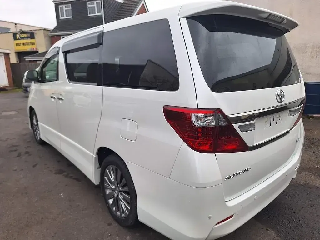 Usado Toyota Alphard 2013 Branco Monovolume