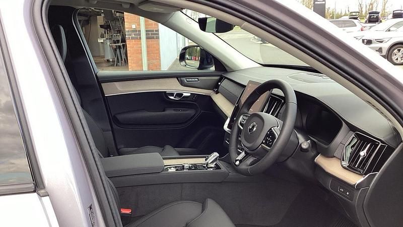 New Volvo XC90 Plus 449 HP (330 kW) 2026 Silver SUV