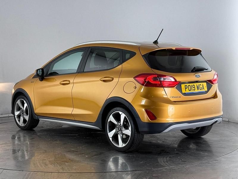 Second-hand Ford Fiesta Active 140 CP (102 kW) 2019 Galben Hatchback