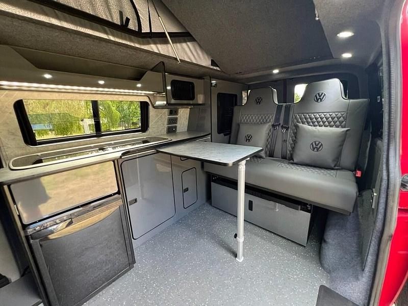 Used VW Transporter Highline 102 HP (75 kW) 2014 Red Van