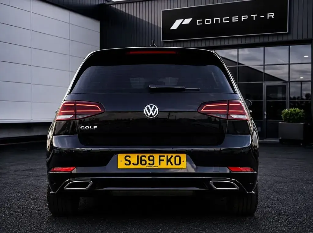 Used VW Golf VII R-line 150 HP (110 kW) 2019 Black Hatchback