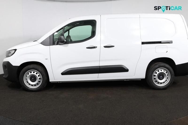 White New 2024 Vauxhall Combo S MPV | £17,195 (Good price) - Image 1/3
