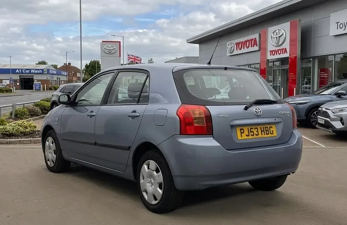Used Toyota Corolla T2 97 HP (71 kW) 2003 Grey Hatchback