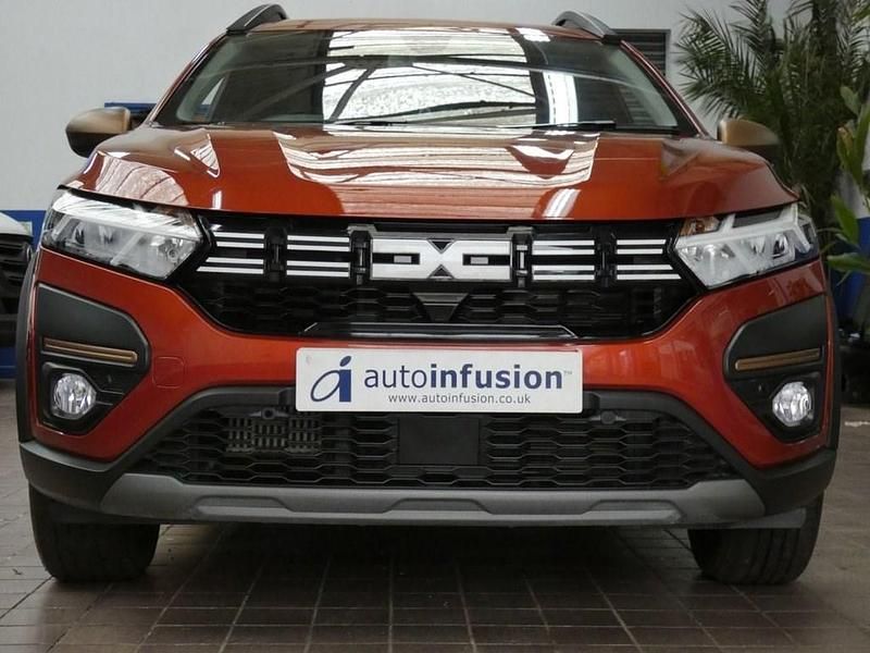 Used Dacia Jogger Extreme 110 HP (80 kW) 2023 Brown MPV