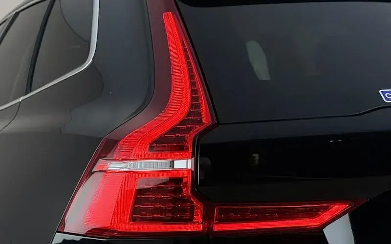 Used Volvo XC60 Momentum 250 HP (183 kW) 2021 Black SUV