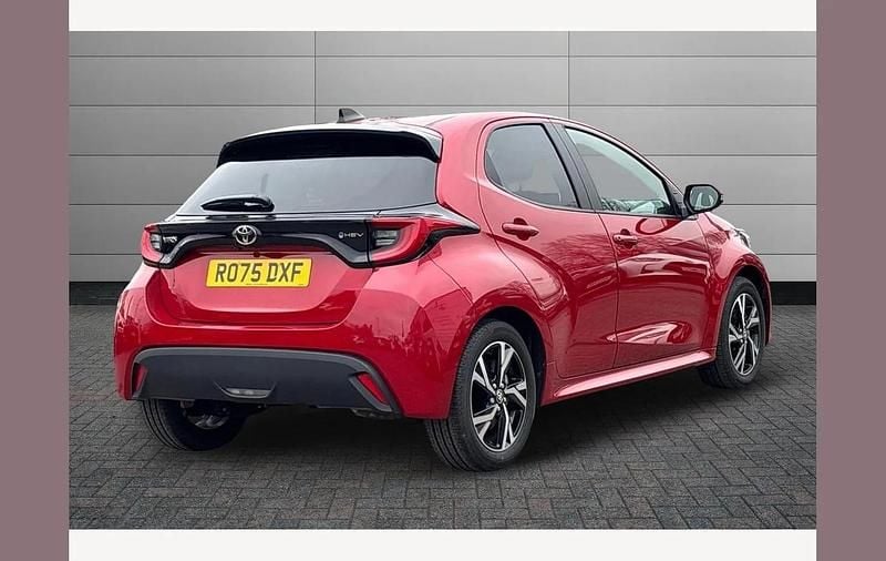 Used Toyota Yaris Hybrid Design 116 HP (85 kW) 2025 Red Hatchback
