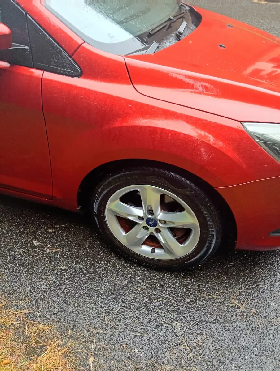 Used Ford Focus Zetec 2011 Red Hatchback