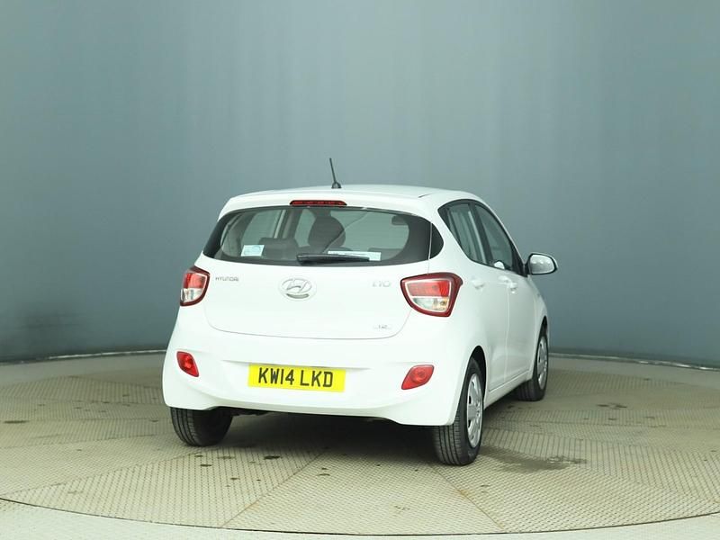 Used Hyundai i10 SE 87 HP (63 kW) 2014 White Hatchback