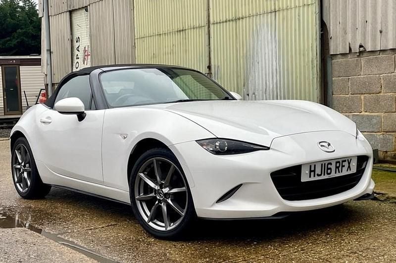 Used Mazda MX5 Inclusive 160 HP (117 kW) 2016 Crystal white pearl Cabriolet
