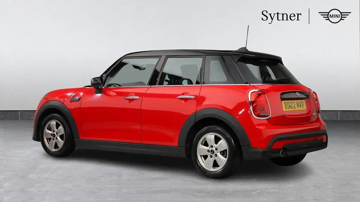Used Mini Cooper Classic 134 HP (98 kW) 2022 Red Hatchback