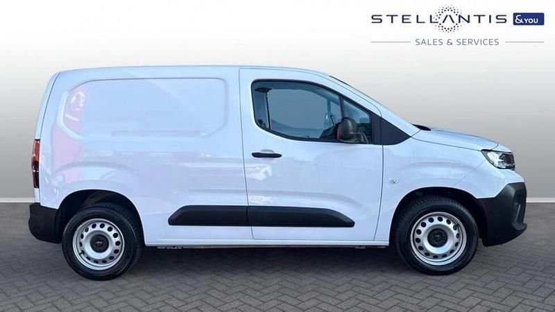 Used Peugeot Partner S 101 HP (74 kW) 2025 White MPV