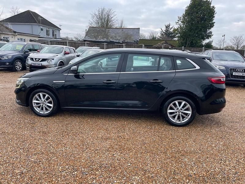 Usado Renault Mégane GrandTour Dynamique 110 CV (80 kW) 2017 Negro Familiar