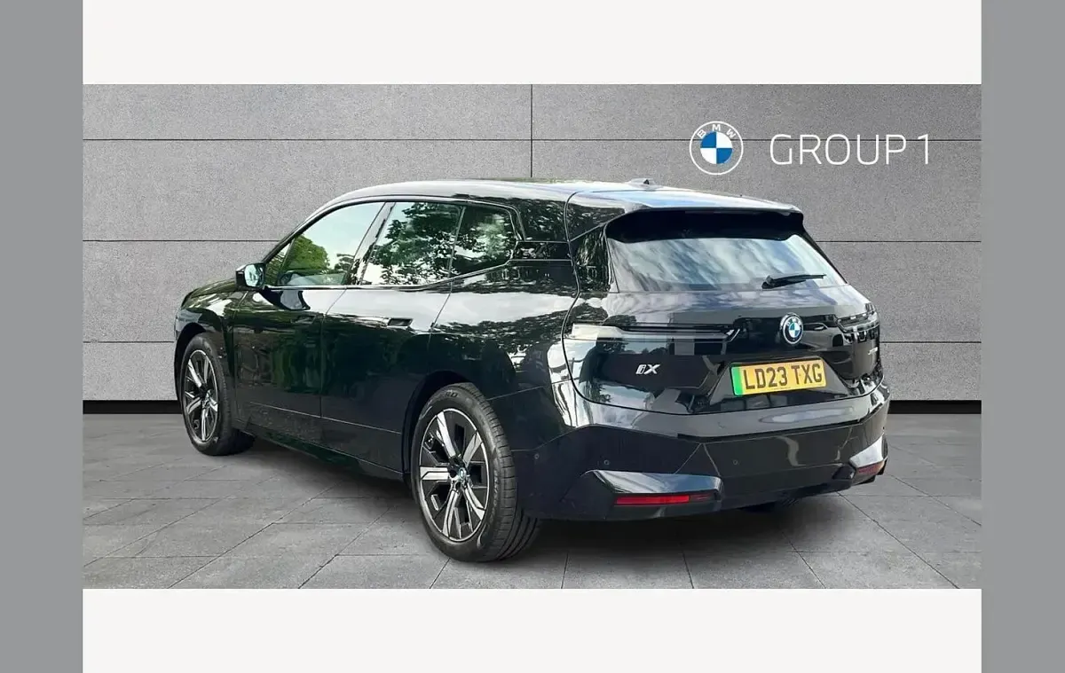 Usado BMW iX M Sport 239 kW (326 HP) 2023 Preto SUV