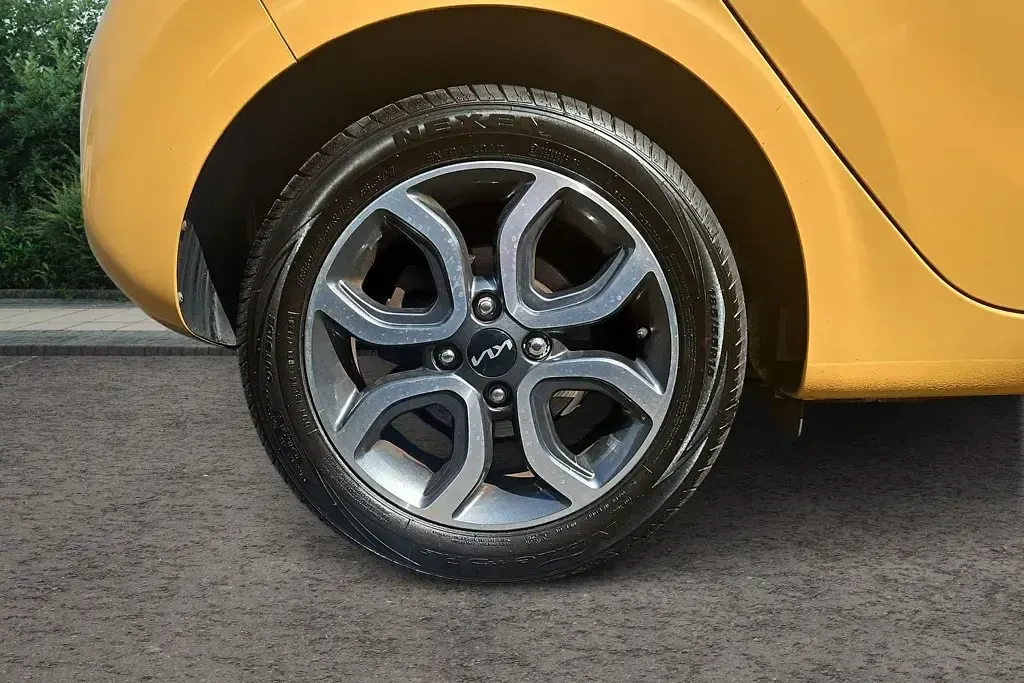 Used Kia Picanto 66 HP (48 kW) 2023 Yellow Hatchback