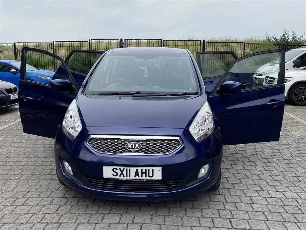 Used Kia Venga 125 HP (91 kW) 2011 Blue Hatchback