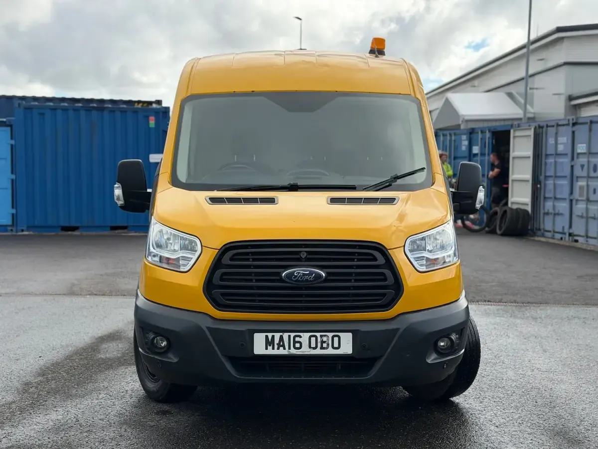 Used Ford Transit 125 HP (91 kW) 2016 Yellow Van