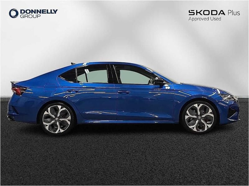 Used Skoda Octavia vRS 195 HP (143 kW) 2025 Race blue metallic Hatchback