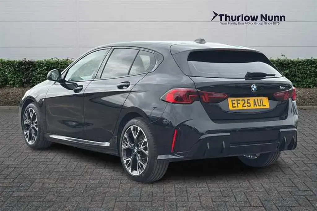 Second-hand BMW 120 M Sport 170 CP (125 kW) 2025 Negru Hatchback