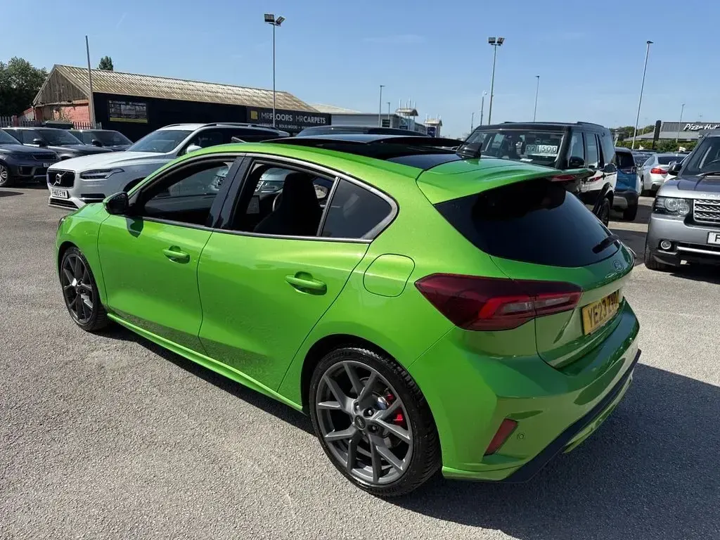 Used Ford Focus ST 280 HP (205 kW) 2023 Green Hatchback