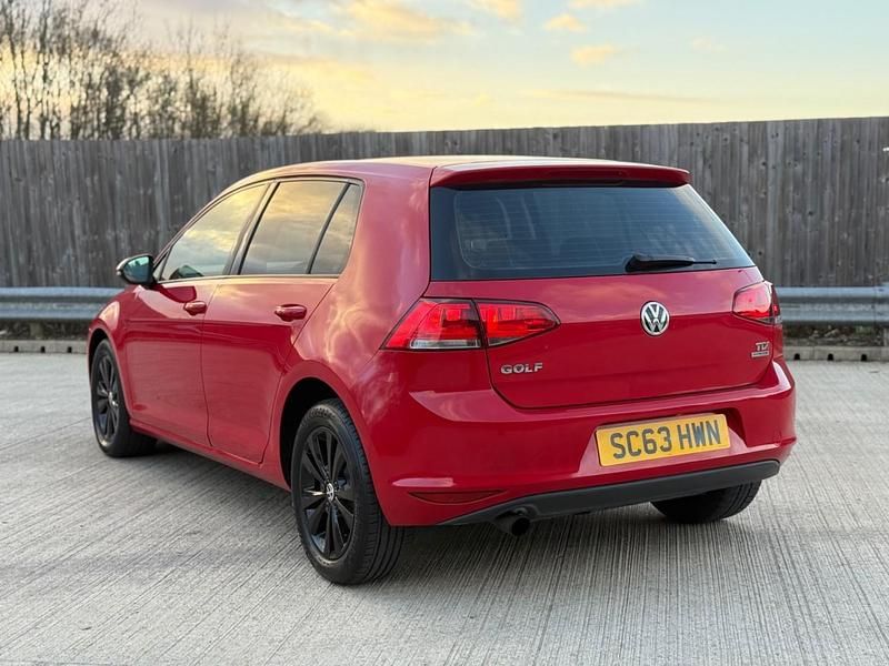 Used VW Golf VII SE 105 HP (77 kW) 2014 Red Hatchback