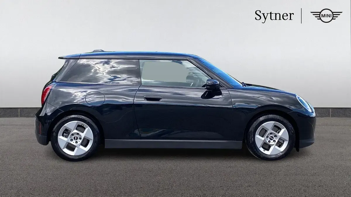 Used Mini Cooper Hatch 133 kW (181 HP) 2024 Black Hatchback