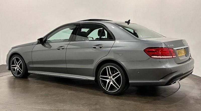 Usado Mercedes E350 Premium 258 HP (189 kW) 2016 Cinzento Sedan