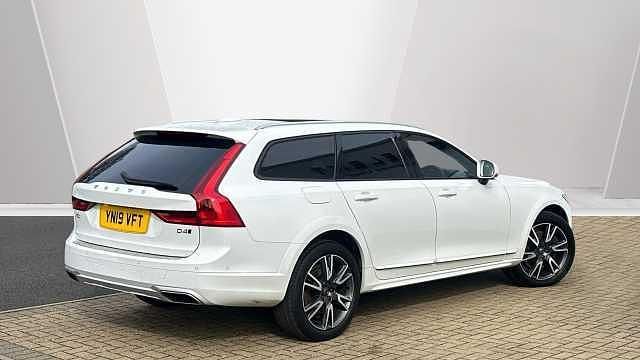 Used Volvo V90 CC Pro 188 HP (138 kW) 2019 White Estate