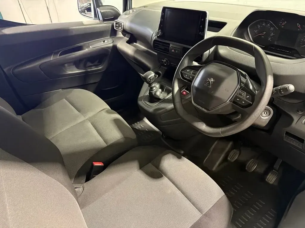 Used Peugeot Partner Premium 131 HP (96 kW) 2022 White MPV
