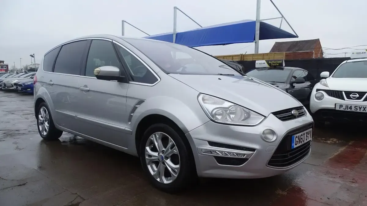 Usado Ford S-MAX Titanium 140 HP (102 kW) 2011 Prateado Monovolume