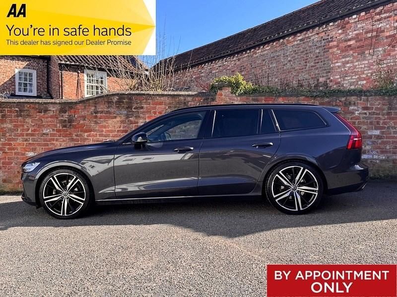 Used Volvo V60 R-Design Pro 190 HP (139 kW) 2019 Grey Estate