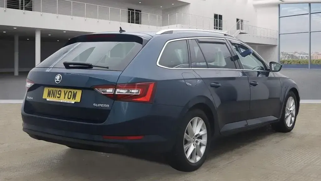 Used Skoda Superb SE Technology 150 HP (110 kW) 2019 Blue Estate