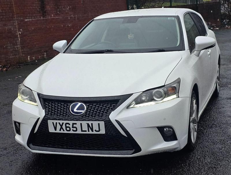 Used Lexus CT200h Luxury Line 2015 White Hatchback