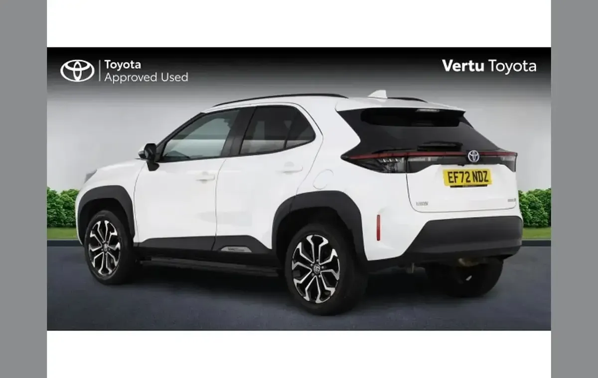 Used Toyota Yaris Cross Design 113 HP (83 kW) 2023 White SUV