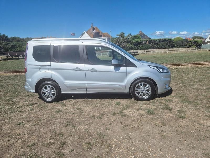Moondust silver metallic Used 2021 Ford Tourneo Titanium MPV | £18,995 (Fair price) - Image 1/4