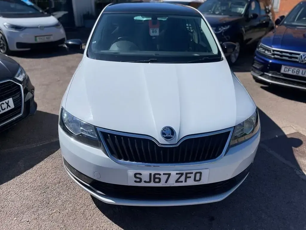 Usado Skoda Rapid Sport 95 HP (69 kW) 2017 Branco Citadino