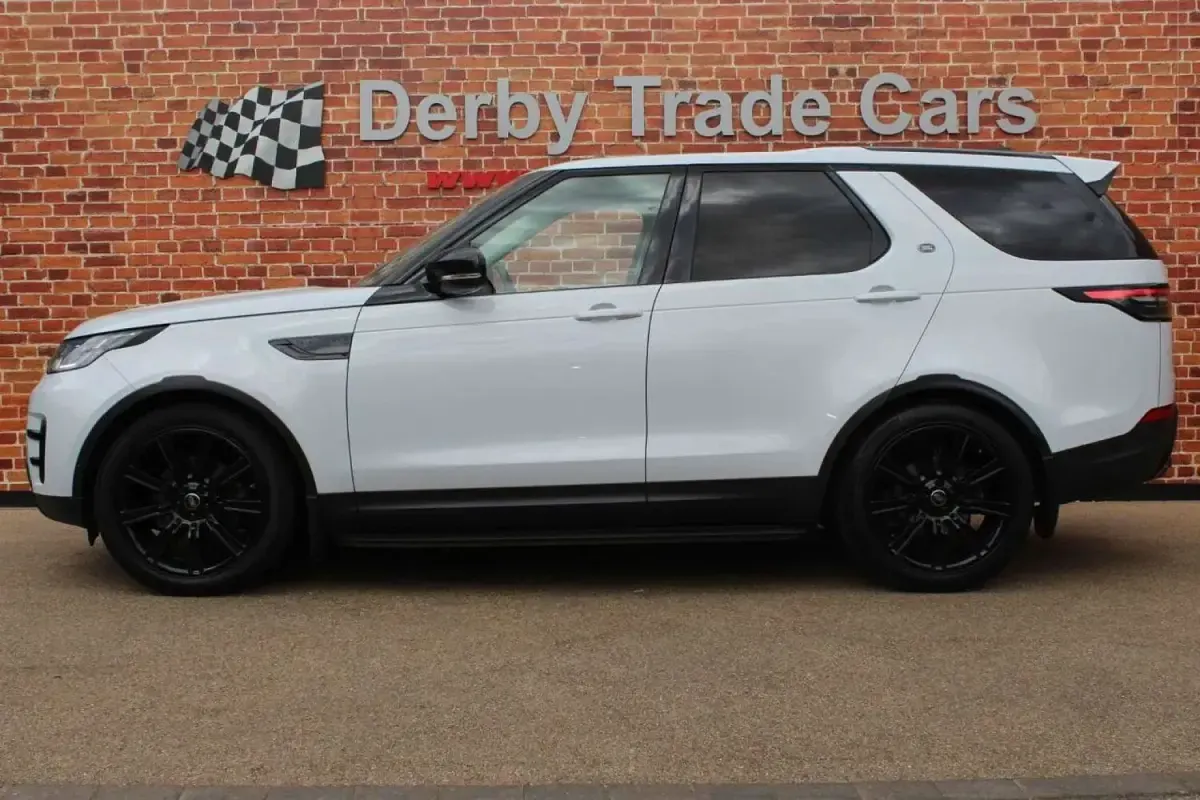 Used Land Rover Discovery 5 SE 237 HP (174 kW) 2019 White SUV