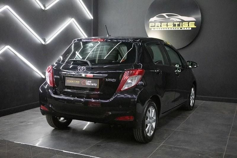 Used Toyota Yaris Multidrive S 101 HP (74 kW) 2013 Black Hatchback