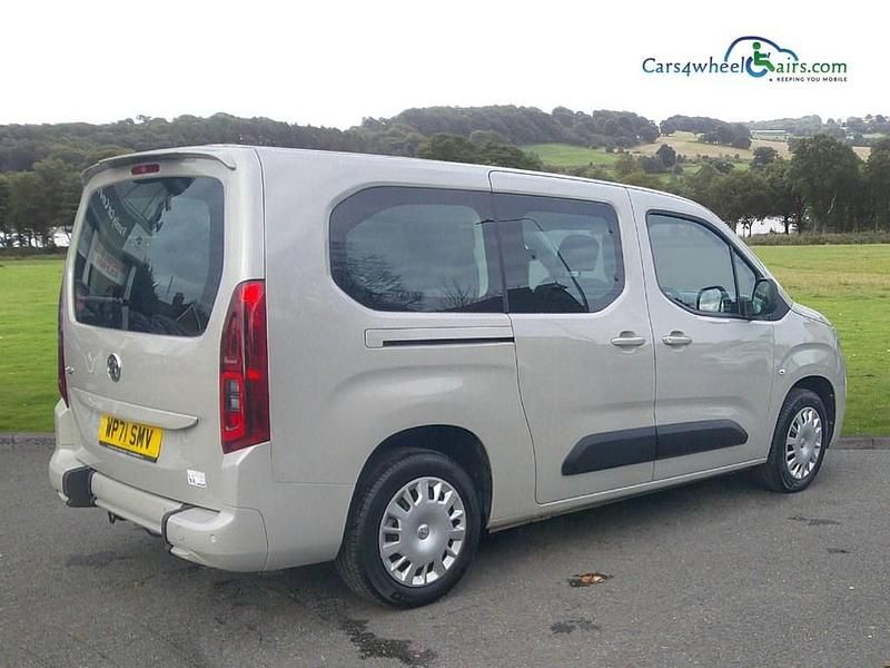 Second-hand Vauxhall Combo Edition 110 CP (80 kW) 2021 Gri Monovolum