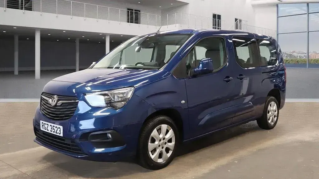 Used Vauxhall Combo S 100 HP (73 kW) 2020 Blue MPV