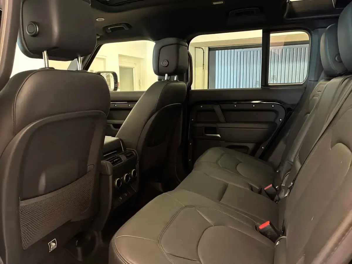 Usado Land Rover Defender HSE Dynamic 2024 Preto SUV