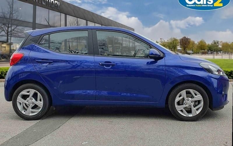 Used Hyundai i10 SE 67 HP (49 kW) 2022 Blue Hatchback