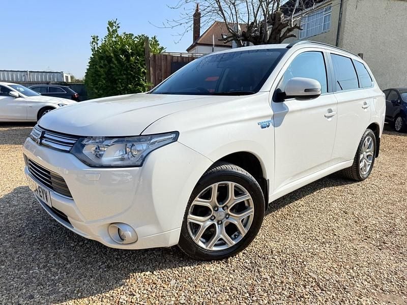 Used Mitsubishi Outlander P-HEV 200 HP (147 kW) 2014 White SUV