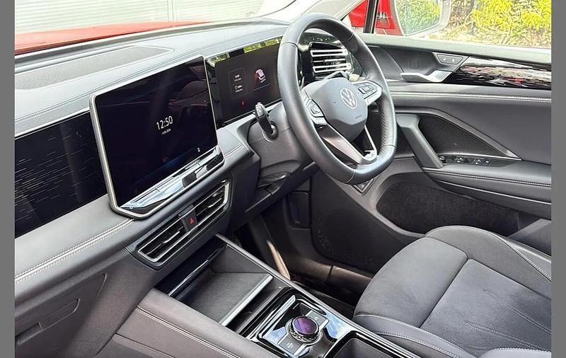 Used VW Tiguan Elegance 204 HP (150 kW) 2025 Red SUV