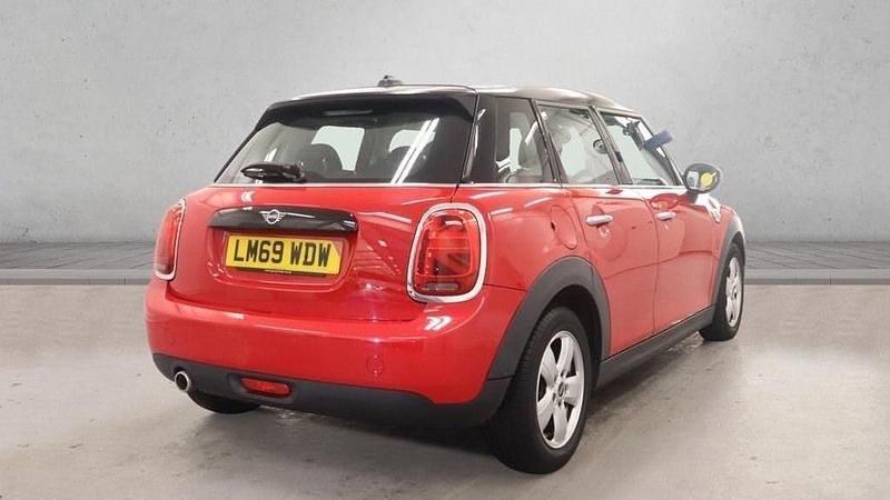 Used Mini Cooper Classic 136 HP (100 kW) 2019 Red Hatchback